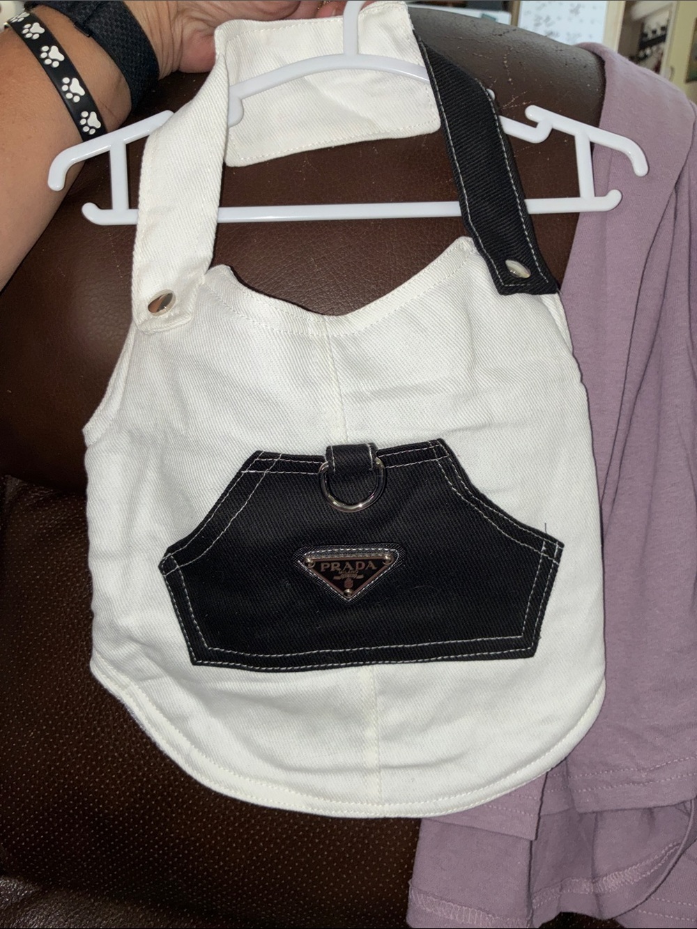High fashion pet clothing
See photos for measurements
Should fit a big medium